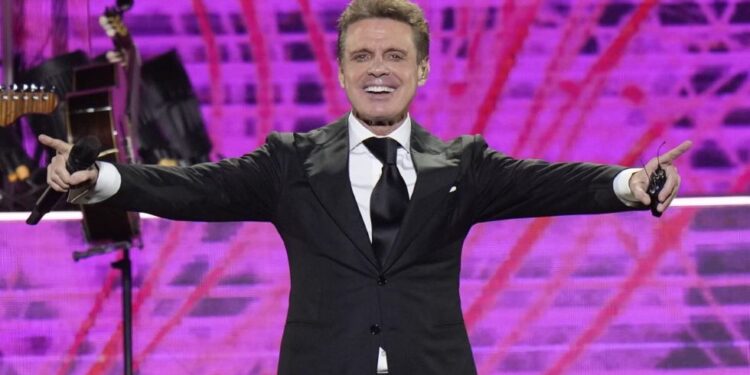 Luis Miguel podría ser dado de alta en próximos días tras presunta hospitalización