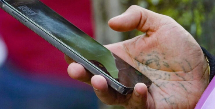 Instan a usuarios a desvincularse de celulares en desuso