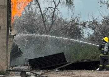 Puebla: explotan 4 pipas de gas LP y desalojan a 2 mil personas