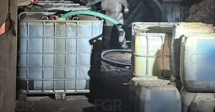 Golpe al huachicol en Hermosillo: FGR asegura 23 mil litros de combustible en cateo.