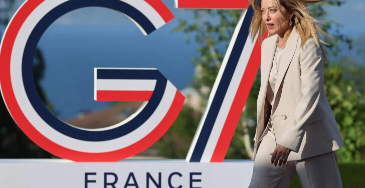 «Trump inventa, Italia jamás suplica», reta Giorgia Meloni