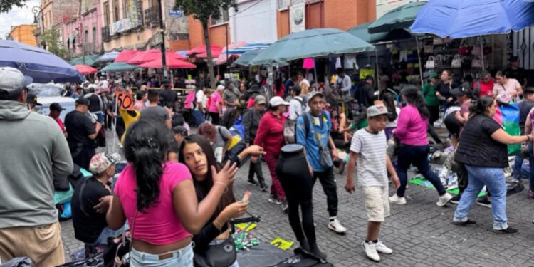 En México, el pago de intereses de la deuda pública representó 18.70 de cada 100 pesos de ingreso presupuestario