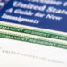 Migrantes que soliciten ‘green card’ ya no deberán salir de EU para pedirla: DHS calma a empleadores