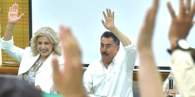 JAVIER LAMARQUE SOLICITA LICENCIA PARA PARTICIPAR EN EL PROCESO INTERNO DE LA TRANSFORMACIÓN EN SONORA