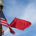 China prohíbe que sus empresas exporten a 10 firmas militares de EU