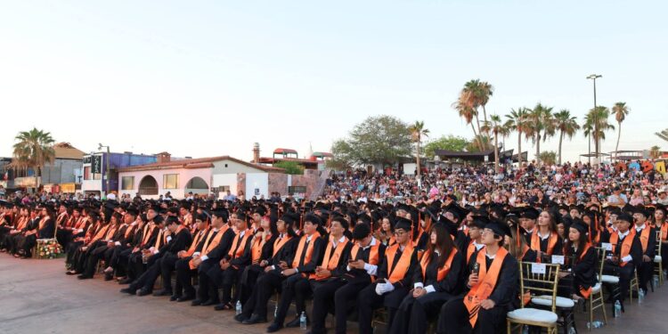 Se gradúan 461 jóvenes del Colegio de Bachilleres de Puerto Peñasco