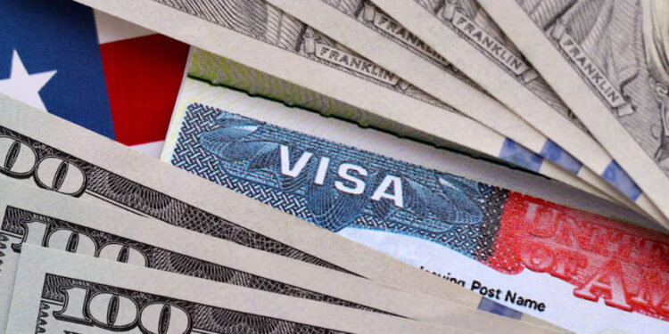 Influencers que entren a EU con visa de turista pueden ser deportados por esta razón
