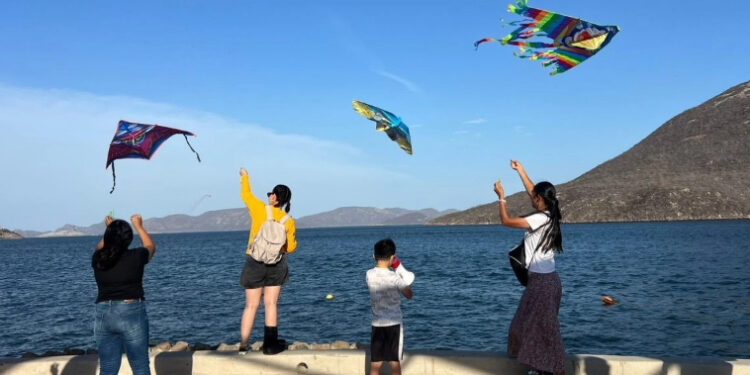 Niños alzan la voz contra planta de amoniaco en Topolobampo