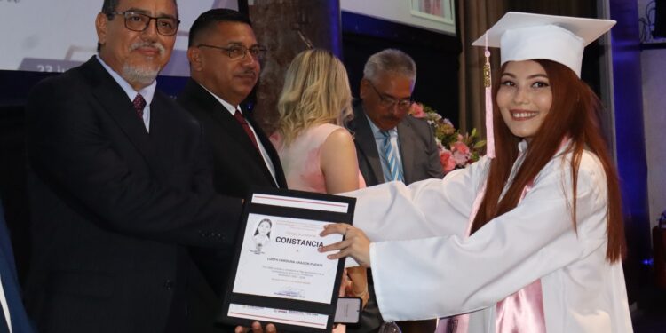 Más de 800 estudiantes egresan de Escuelas Normales y UPN de Sonora: SEC