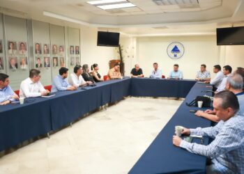 Javier Lamarque destaca el potencial turístico y económico de Sonora ante empresarios de CANACO Hermosillo