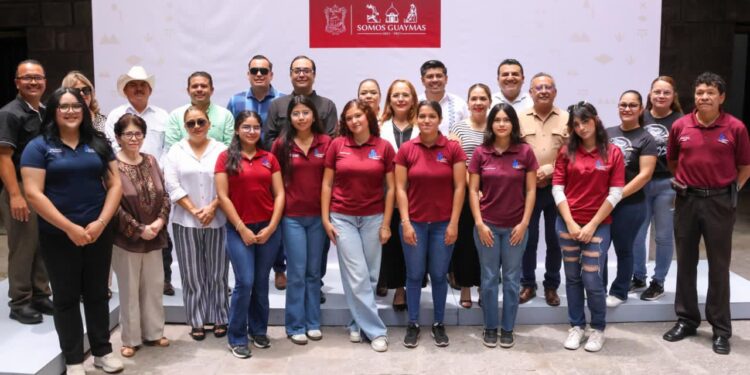 Entrega Ayuntamiento de Guaymas equipo para bandas de guerra