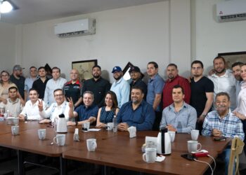 Omar del Valle Colosio recorre Navojoa para escuchar a comerciantes, vecinos y liderazgos locales