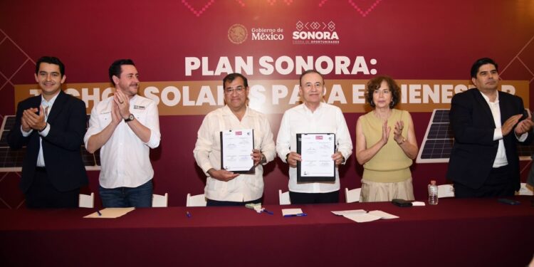 Gobernador Durazo lleva energía solar a hogares para reducir hasta 70% el recibo de luz