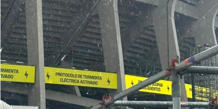 Tormenta eléctrica se hace presente en el Estadio Ciudad de México previo al México vs Inglaterra