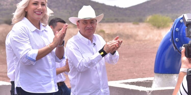 ENTREGAN GOBERNADOR ALFONSO DURAZO Y PRESIDENTA CLAUDIA SANTACRUZ OBRA HIDROAGRÍCOLA A FAMILIAS DE TESOPOBAMPO