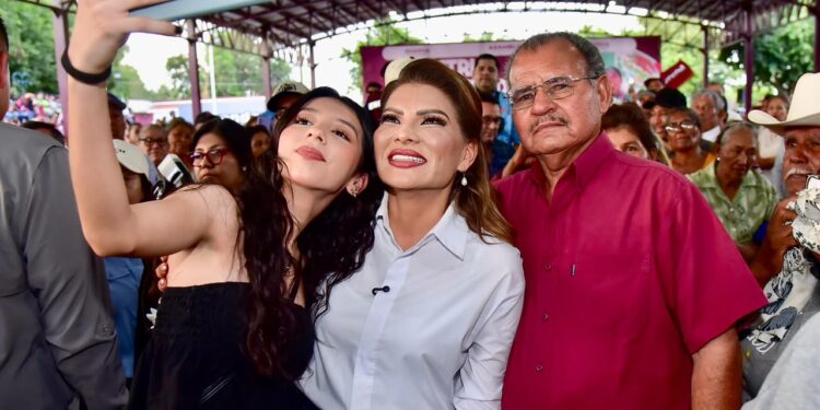 Sonora es ejemplo de justicia social y bienestar para quienes menos tienen: Lorenia Valles