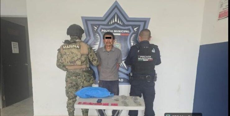 APREHENDE POLICÍA MUNICIPAL A DOS POR VIOLENCIA FAMILIAR Y DELITO CONTRA LA SALUD