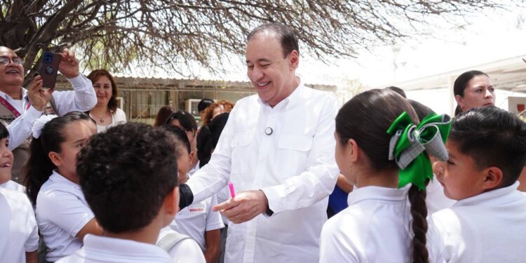 Bazar Escolar de DIF beneficia economía de familias para siguiente regreso a clases