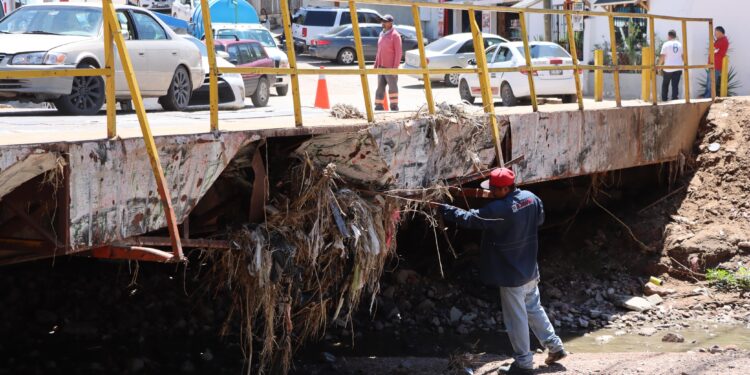 Refuerzan limpieza en zonas afectadas