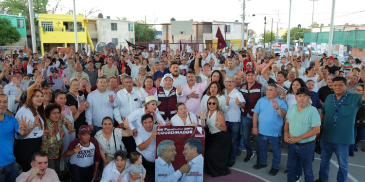 Familias de la Nuevo Hermosillo dialogan con Javier Lamarque en recorrido casa por casa y asamblea