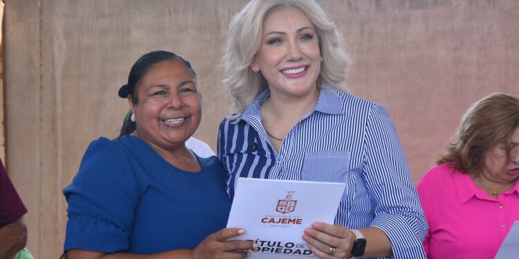 CUMPLE ALCALDESA EL SUEÑO DE TENER UN PATRIMONIO SEGURO A FAMILIAS DE LA COLONIA FUNDADORES