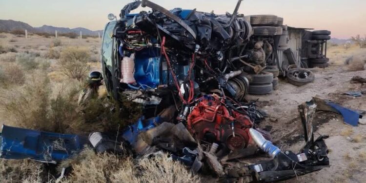 Trágico accidente en la carretera San Luis Río Colorado–Sonoyta deja un muerto y un lesionado.