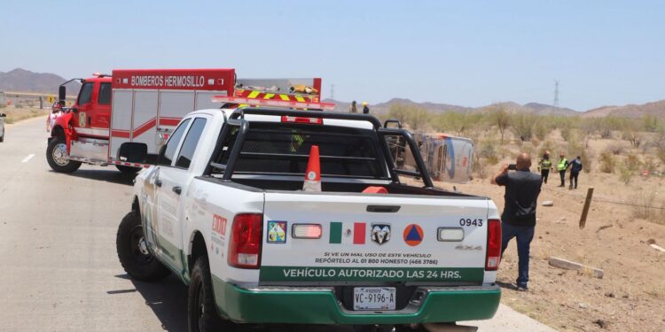 *Atienden Bomberos, Protección Civil y cuerpos de emergencia accidente de autobús*