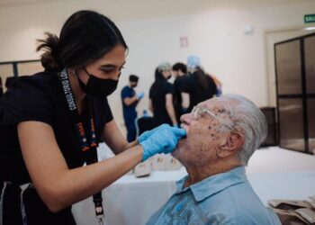 Apoya Toño Astiazarán a adultos mayores con más de 2 mil prótesis dentales