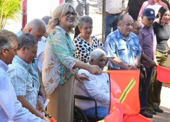 CON CERCANÍA Y COMPROMISO ALCALDESA DA INICIO A NUEVA OBRA PÚBLICA
