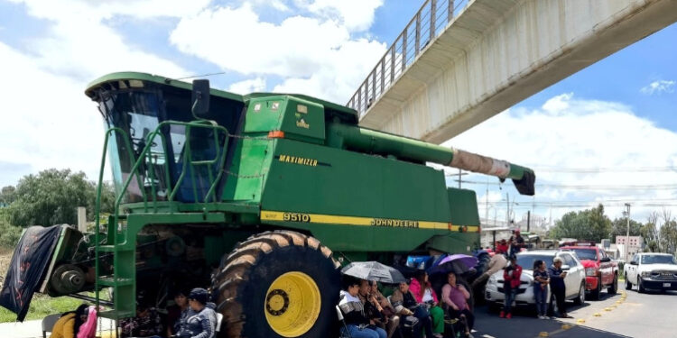 Productores rurales protestan en Zacatecas por suspensión de obra carretera