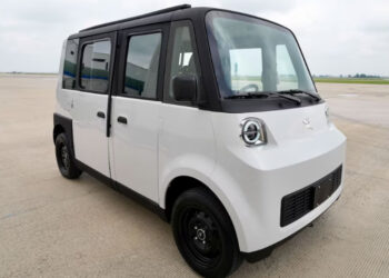 Olinia aún no está a la venta y ya quieren ‘tunearlo’: Expertos piden cambios en auto eléctrico mexicano