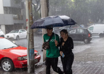 Onda tropical 18 y potencial ciclón en Guerrero ‘inundarán’ México: ¿Qué estados esperan fuertes lluvias?