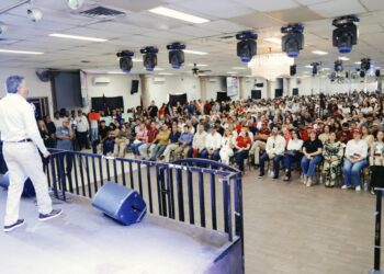 Nogales arropa a Javier Lamarque con el grito de “¡Un fundador para coordinador!”