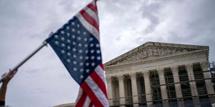 Pequeñas empresas de EU impugnan en tribunales aranceles de Trump por trabajo forzado
