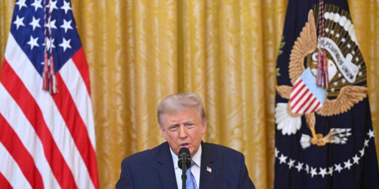 Trump acusa a China de injerencia electoral