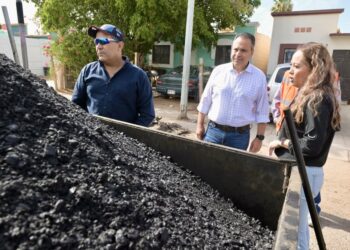 Lleva Toño Astiazarán el operativo de bacheo “Un Día en tu Colonia” a Puerta Real Etapa VIII