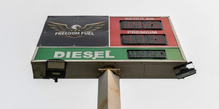 Precios de petróleo cierran al alza por el recrudecimiento de las hostilidades entre EU e Irán