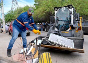 Promueve Toño Astiazarán acciones a favor de la salud de familias con jornadas de descacharre