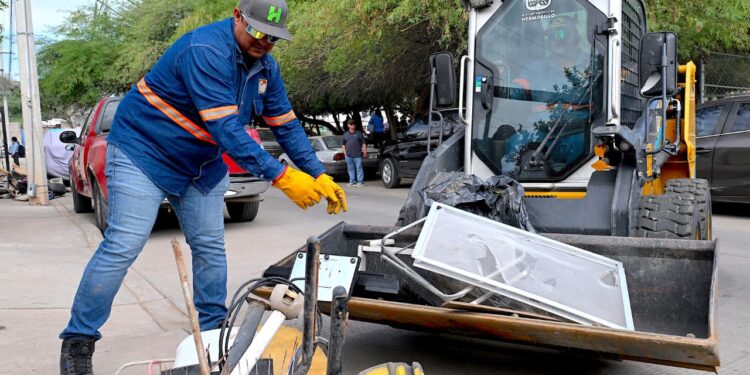 Promueve Toño Astiazarán acciones a favor de la salud de familias con jornadas de descacharre