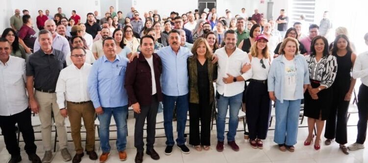 Docentes de todos los niveles dialogan con Javier Lamarque sobre los retos de la educación en Sonora