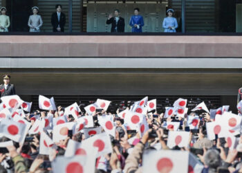 Japón reforma la ley de sucesión imperial pero mantiene veto a las mujeres