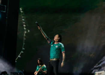 Con todo y lluvia, Caifanes se adueña del Estadio GNP para cimbrar a 65 mil fanáticos