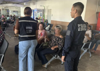 Acercan información preventiva a viajeros durante el Operativo Verano 2026