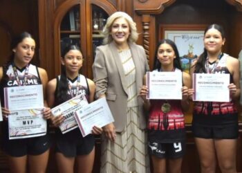 FELICITA ALCALDESA A TETRACAMPEONAS NACIONALES DE BÁSQUETBOL Y PONE EN ALTO EL TALENTO DEPORTIVO