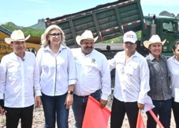 ACOMPAÑA CLAUDIA SANTACRUZ A ALFONSO DURAZO EN ARRANQUE DE LA MODERNIZACIÓN DE LA CARRETERA GUAYMAS–CHIHUAHUA