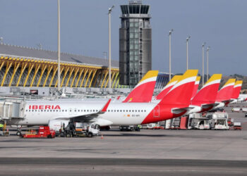 Conglomerado aéreo IAG reduce 16% sus ganancias trimestrales por el impacto del conflicto en Irán