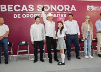Gobernador Durazo acerca gobierno, becas y apoyos a comunidades del noroeste de Sonora
