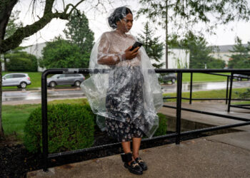 Obliga ICE a migrantes haitianos llevar grilletes electrónicos en Ohio