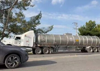 Aseguran pipa de huachicol abandonada en cercanías de la carretera Saltillo-Torreón