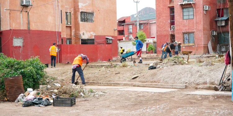 Ayuntamiento de Guaymas realiza jornada de mejoramiento en la colonia Loma Dorada